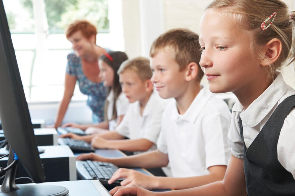 Einem Report zufolge lernen Kinder in der Schule nur selten mit dem Computer.