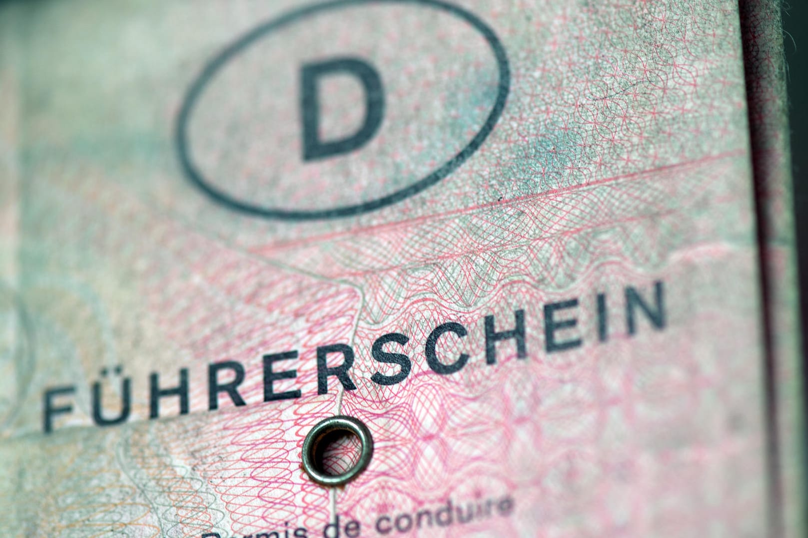 Jetzt droht Straftätern der Entzug der Fahrerlaubnis.