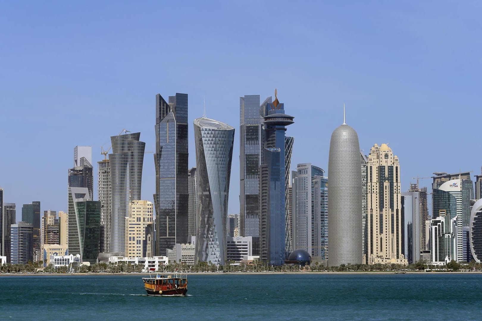 Die Skyline von Doha (Katar).