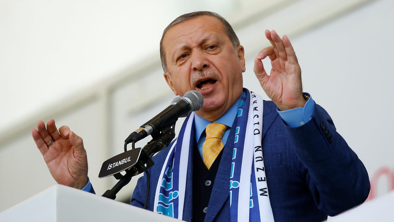 Der türkische Präsident Recep Tayyip Erdogan fordert mehr religiösen Lehrstoff in Schulen.