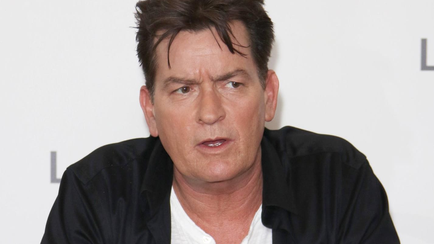 Charlie Sheen muss sich offenbar bald vor Gericht verantworten.