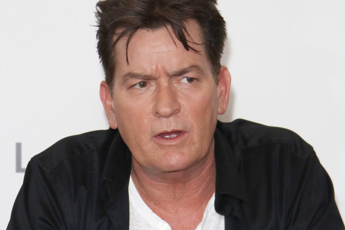 Charlie Sheen muss sich offenbar bald vor Gericht verantworten.