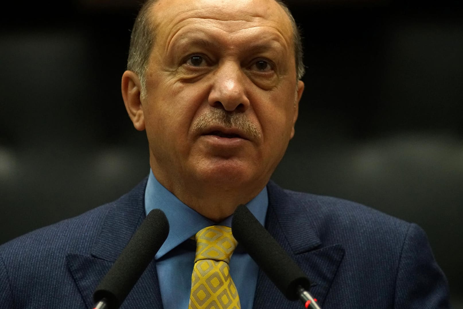 Der türkische Staatspräsident Recep Tayyip Erdogan musste nach einem Schwächeanfall ins Krankenhaus gebracht werden. Der türkische Staatspräsident Recep Tayyip Erdogan musste nach einem Schwächeanfall ins Krankenhaus gebracht werden.