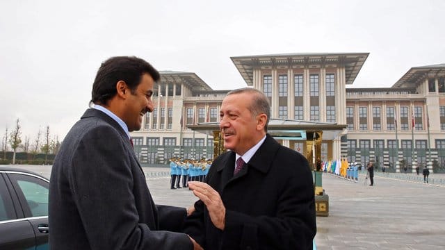 Militärische Partner: Der türkische Präsident Recep Tayyip Erdogan (r. Militärische Partner: Der türkische Präsident Recep Tayyip Erdogan (r.