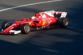 Sebastian Vettel setzte sich in Baku gegen Lewis Hamilton durch.