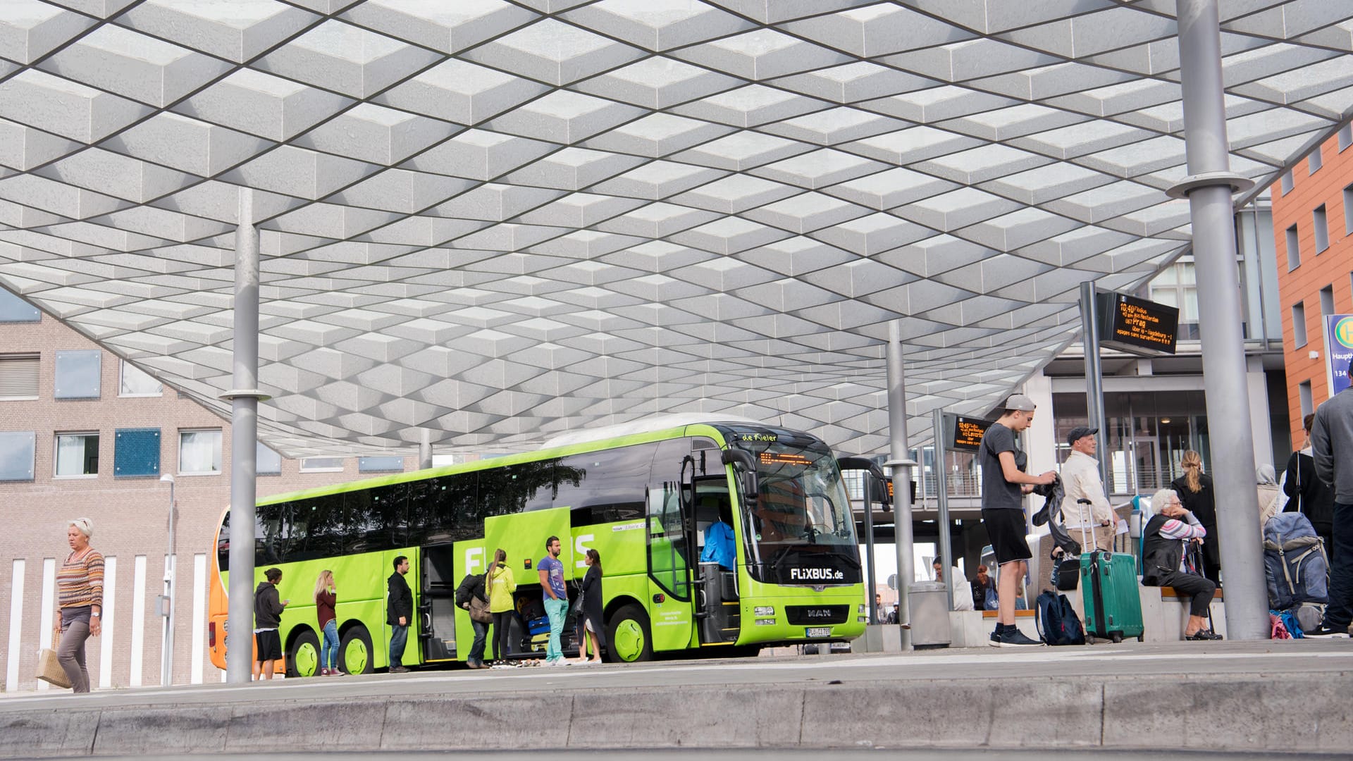 Ein Flixbus am ZOB in Hannover