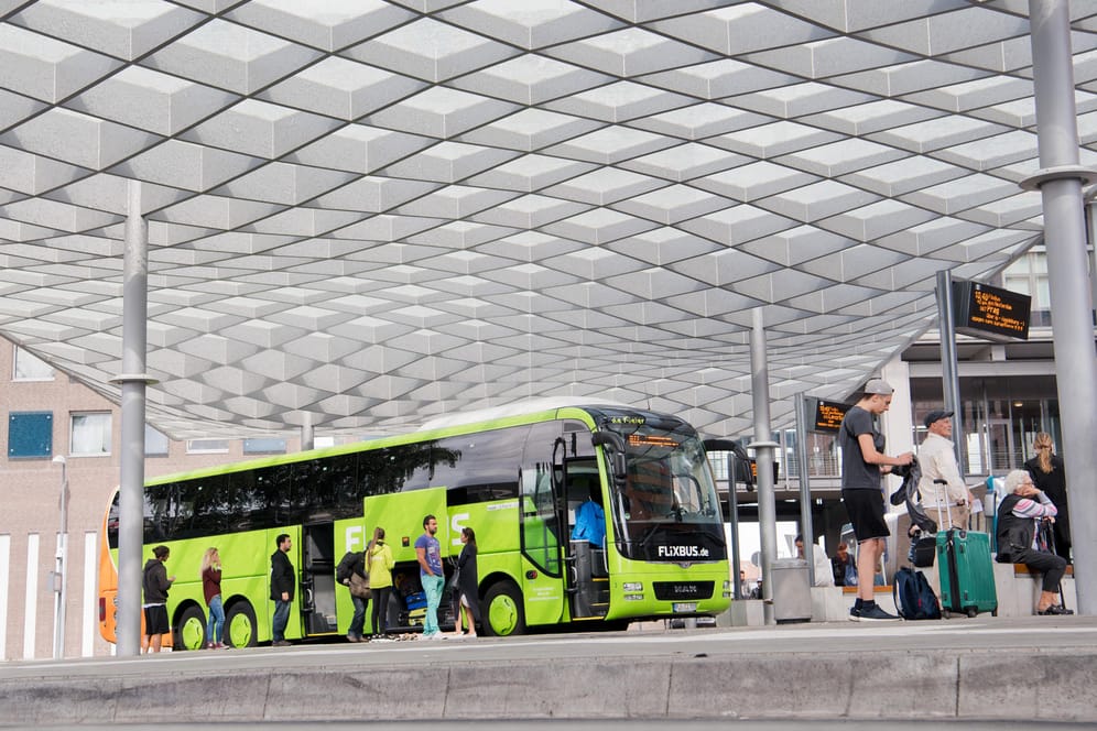 Ein Flixbus am ZOB in Hannover
