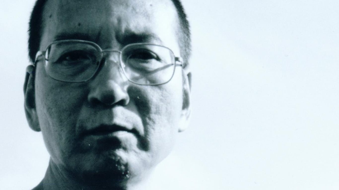 Ein undatiertes Handout zeigt den inhaftierten chinesischen Dissidenten und Bürgerrechtler Liu Xiaobo. (Archiv)