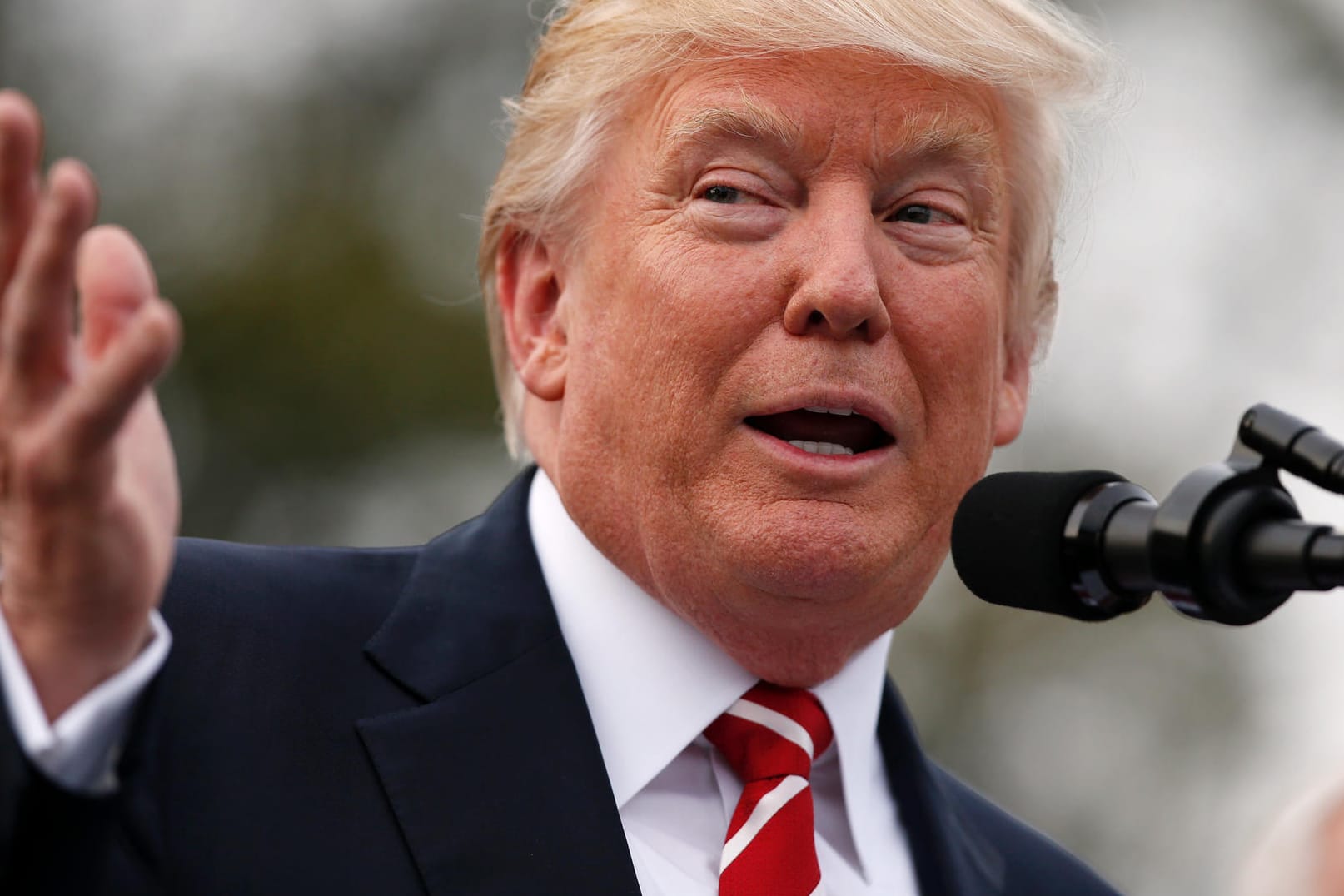 Höchstes US-Gericht setzt Donald Trumps Einreisedekret in Kraft