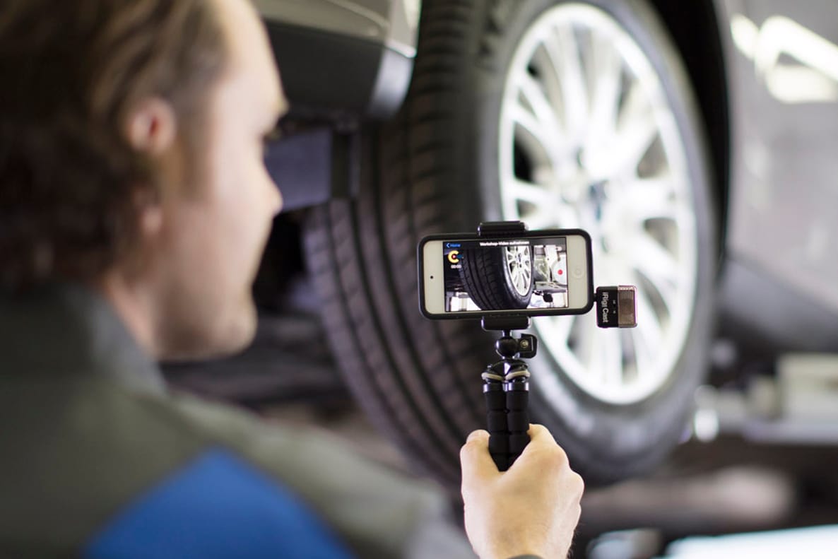 Mit Videoaufnahmen wollen Werkstätten das Vertrauen der Kunden stärken.