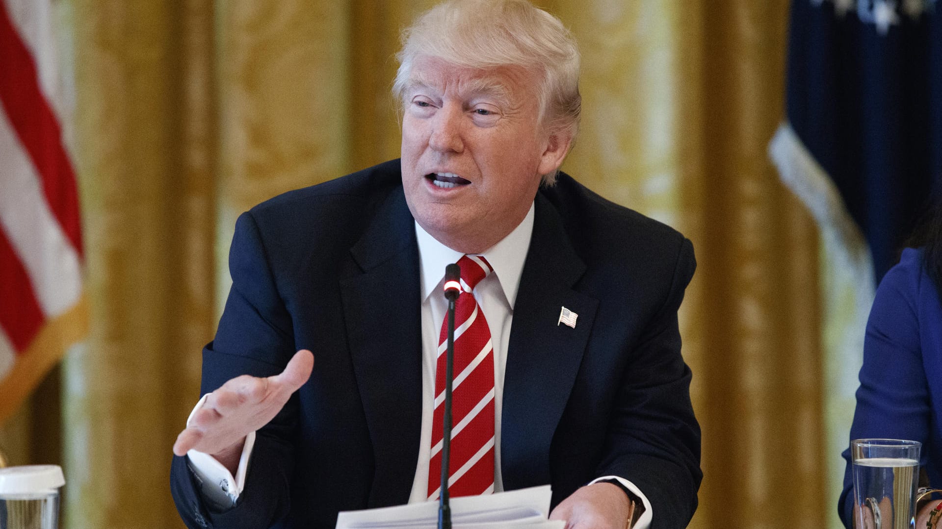 US-Präsident Donald Trump sieht sich als großen Sieger: Der Supreme Court stimmte dem umstrittenen Einreiseverbot für Menschen aus ausgewählten muslimischen Ländern zu. US-Präsident Donald Trump sieht sich als großen Sieger: Der Supreme Court stimmte dem umstrittenen Einreiseverbot für Menschen aus ausgewählten muslimischen Ländern zu.