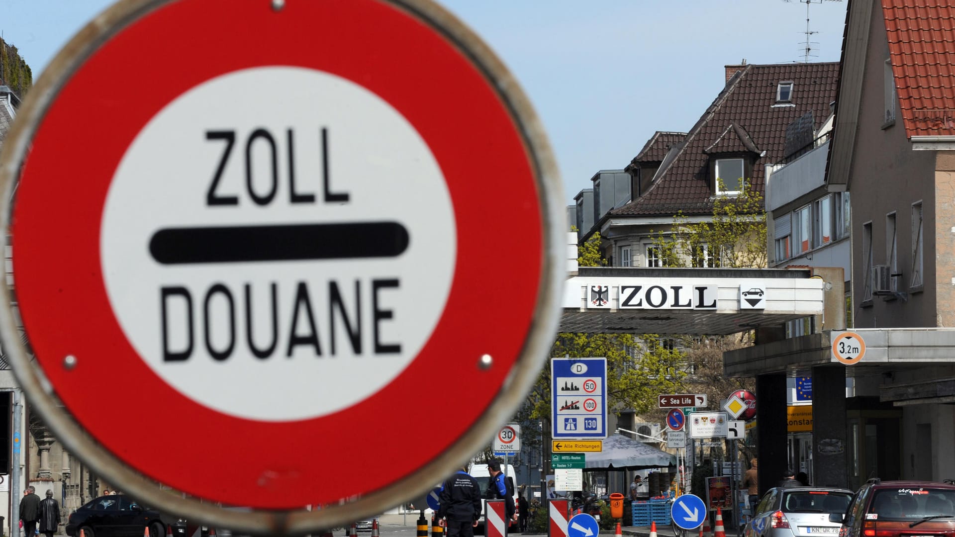 Der deutsche Zoll musste bis zu 15 Millionen Kassenzettel an der Grenze zur Schweiz bearbeiten (Symbolbild). Der deutsche Zoll musste bis zu 15 Millionen Kassenzettel an der Grenze zur Schweiz bearbeiten (Symbolbild).