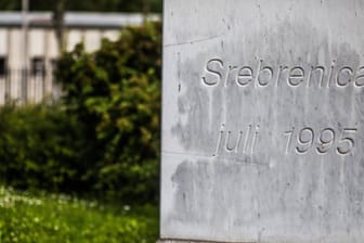 Das Massaker von Srebrenica gilt als eines der schlimmsten seit dem 2. Weltkrieg, serbische Soldaten töteten mehr als 8.000 Menschen, vorwiegend Muslime.