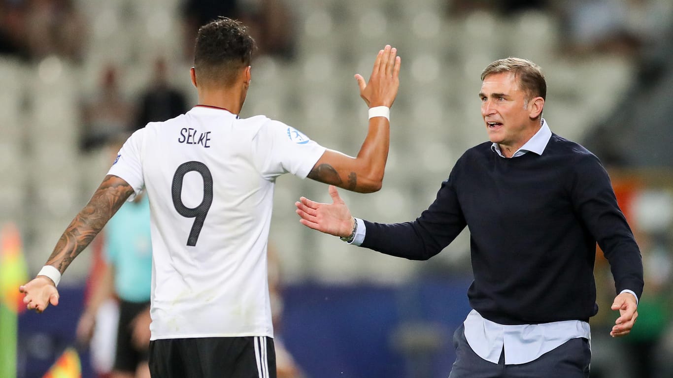 U21-Coach Stefan Kuntz (r) jubelt mit Davie Selke nach dessen Treffer zum 1:0 gegen Dänemark.