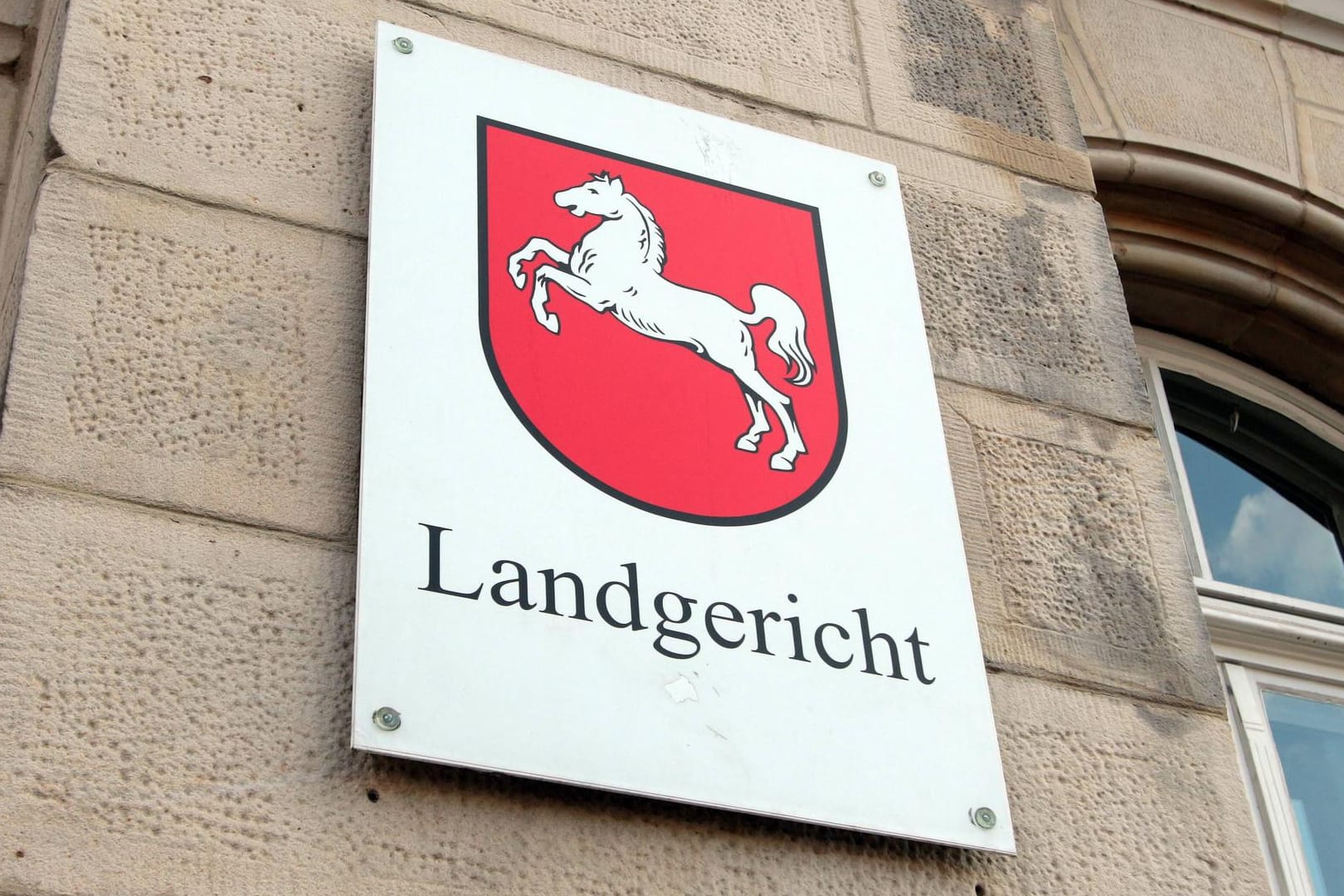 Beschlagnahmte Gegenstände werden von der Justiz regelmäßig über eine Online-Plattform versteigert.