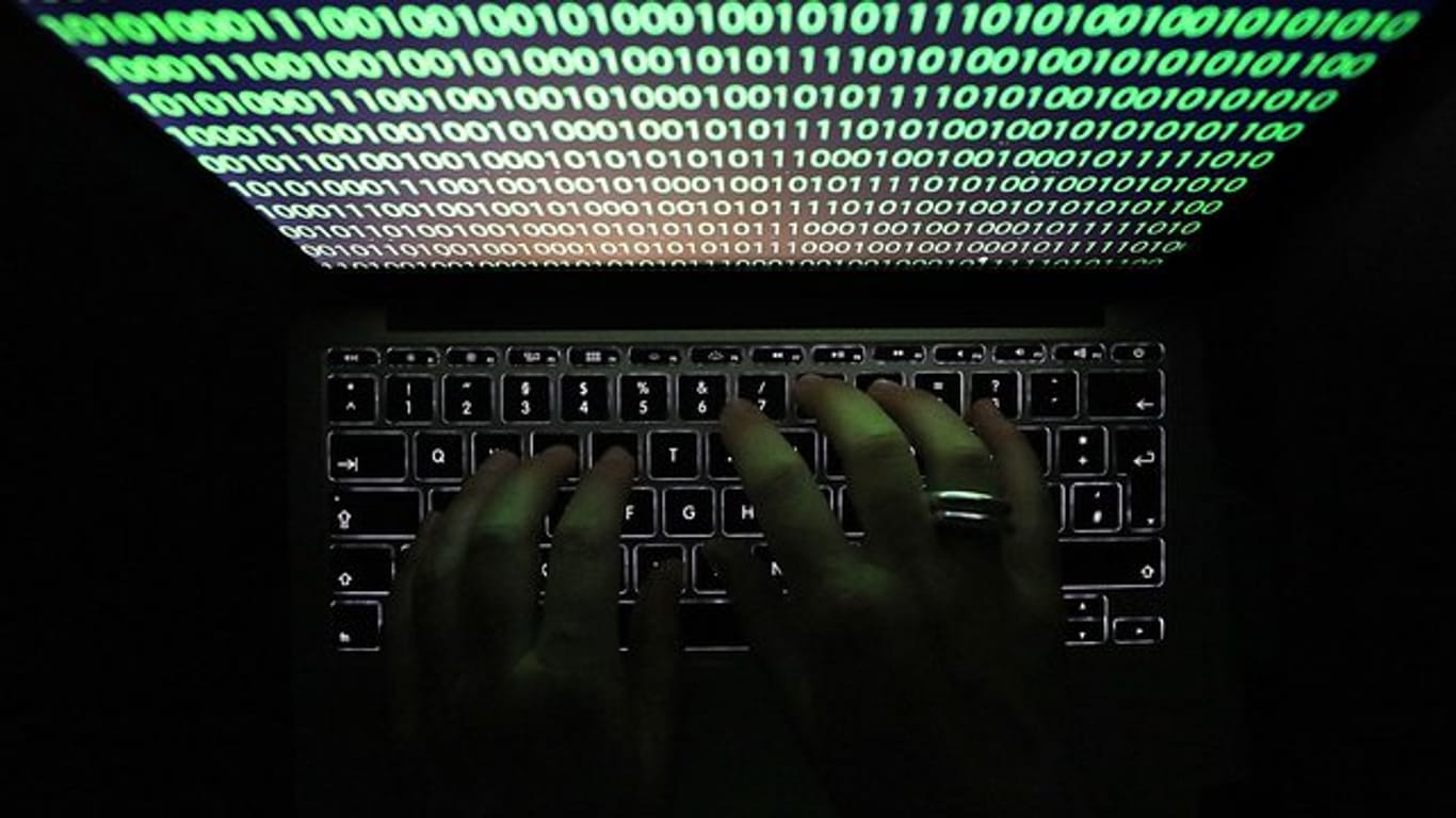 Erneut hat ein Cyberangriff Dutzende Unternehmen lahmgelegt.