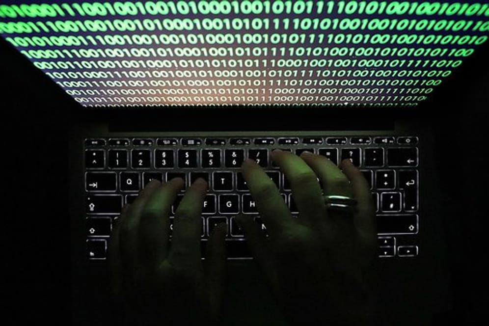 Erneut hat ein Cyberangriff Dutzende Unternehmen lahmgelegt.