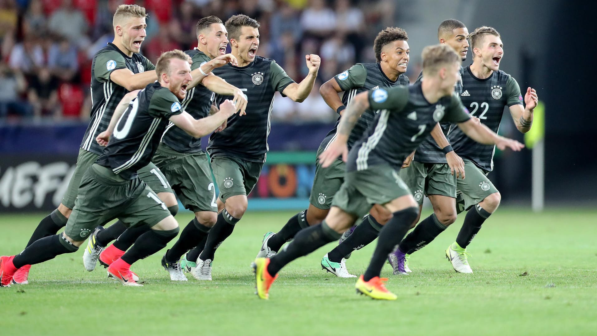 Die deutsche U21 steht durch den Erfolg gegen England im EM-Endspiel. Am Freitag geht es in Krakau gegen den Sieger der Partie Spanien gegen Italien.