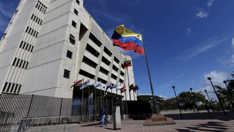Höchstes Gericht in Venezuela aus Helikopter attackiert