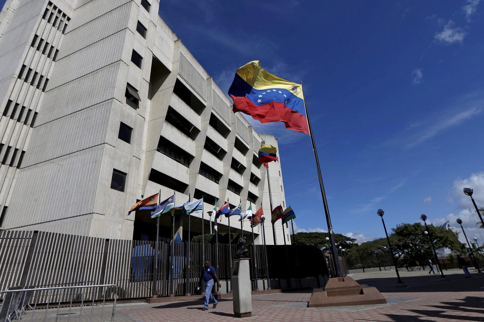 Höchstes Gericht in Venezuela aus Helikopter attackiert