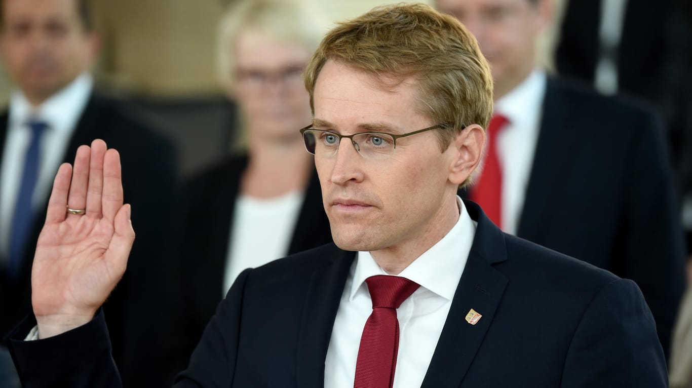 Als neuer Ministerpräsident für Schleswig-Holstein wird der CDU-Politiker Daniel Günther (CDU) am 28.06.2017 in Kiel vereidigt.