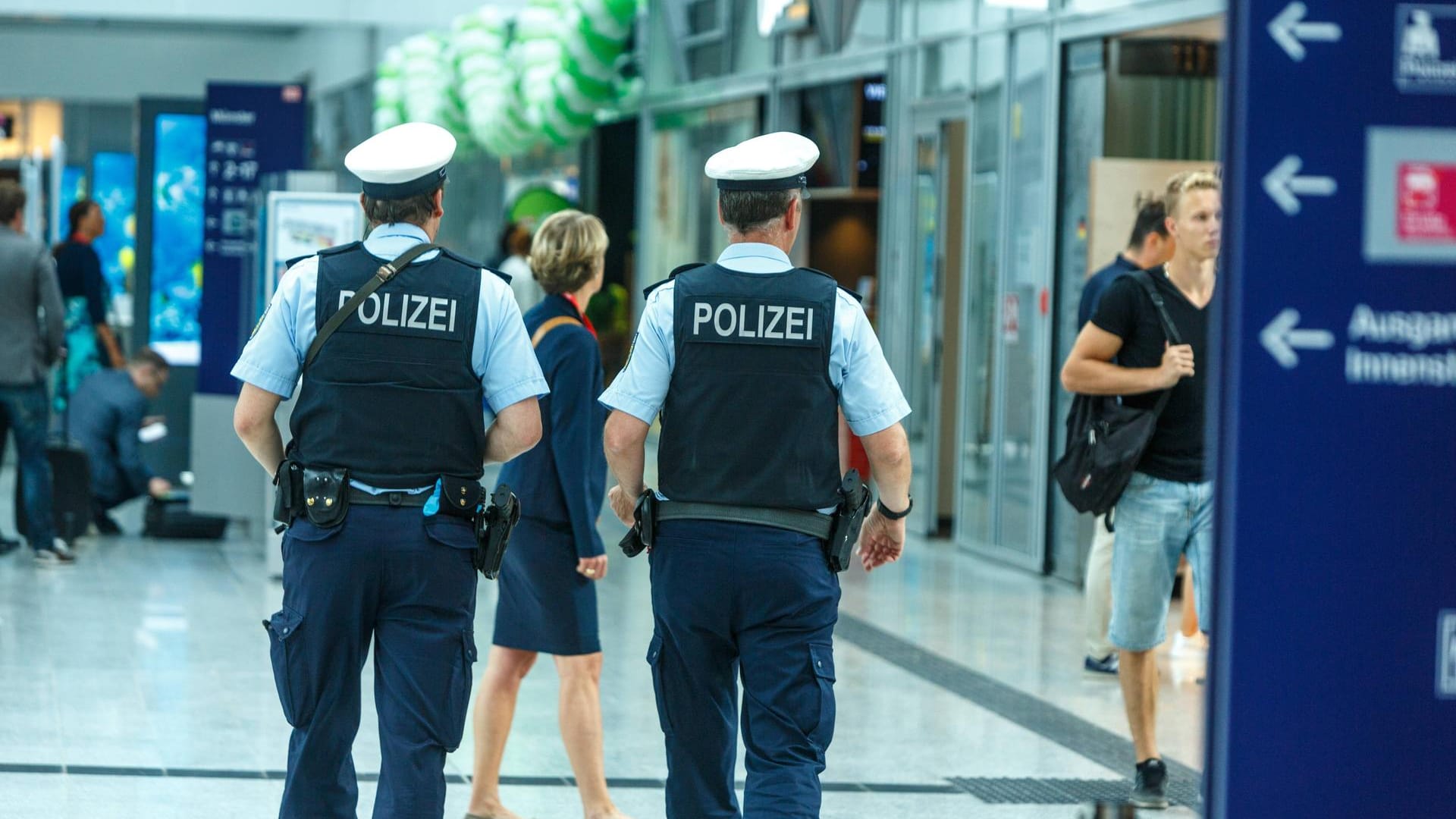Teilweise trägt ein einzelnes Revier die Verantwortung für die Sicherheit aller Bahnhöfe eines ganzen Bundeslands. Teilweise trägt ein einzelnes Revier die Verantwortung für die Sicherheit aller Bahnhöfe eines ganzen Bundeslands.