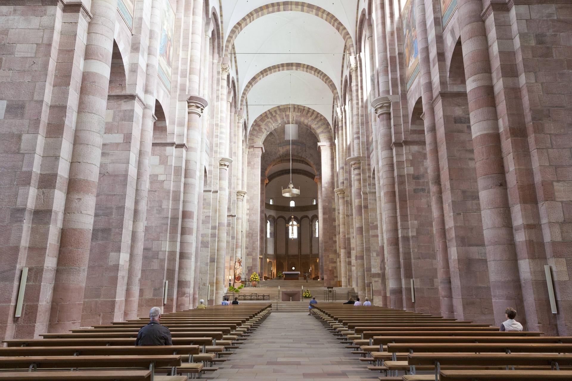 Innenansicht des Kaiserdoms in Speyer, UNESCO-Weltkulturerbe.