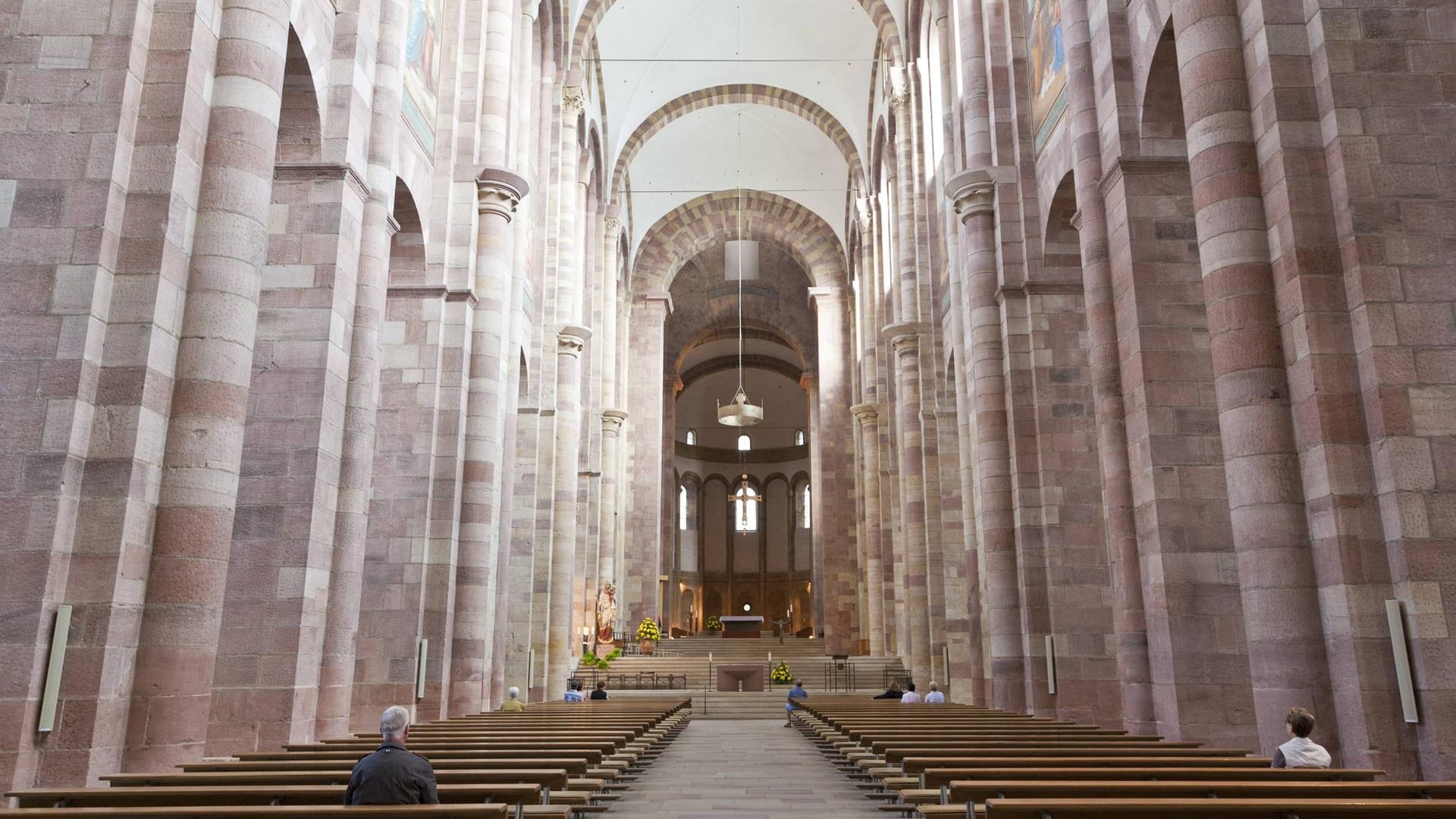 Innenansicht des Kaiserdoms in Speyer, UNESCO-Weltkulturerbe.