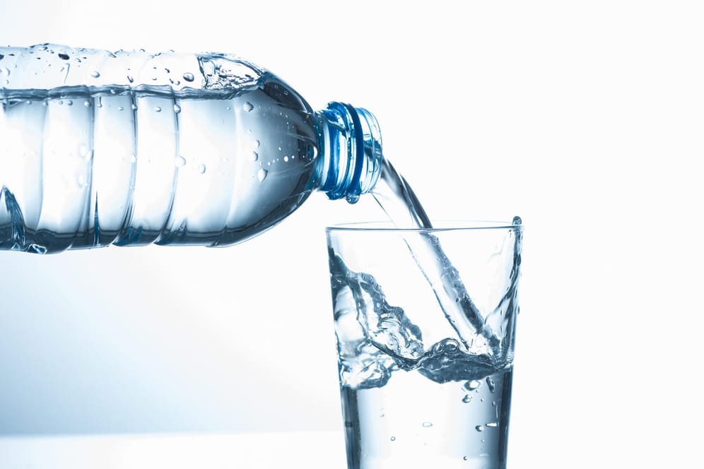 Viele Wässer schmecken nach Plastik.