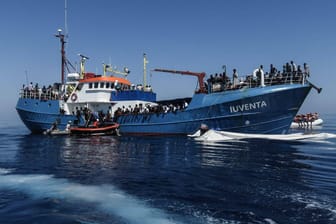 Italien droht mit Hafen-Verbot für Flüchtlingsretter