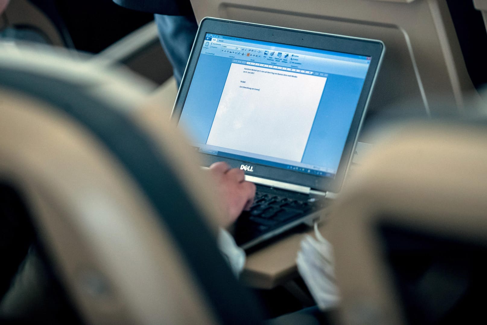 Laptops und Tablets auf US-Flügen sind bei schärferen Sicherheitskontrollen am Flughafen weiter erlaubt.