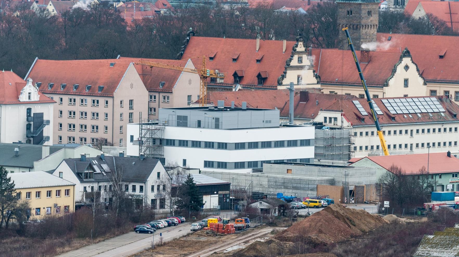 Der 225 Kilogramm schwere Sprengsatz wurde auf einer Baustelle in der Nähe des Gefängnisses gefunden. Der 225 Kilogramm schwere Sprengsatz wurde auf einer Baustelle in der Nähe des Gefängnisses gefunden.