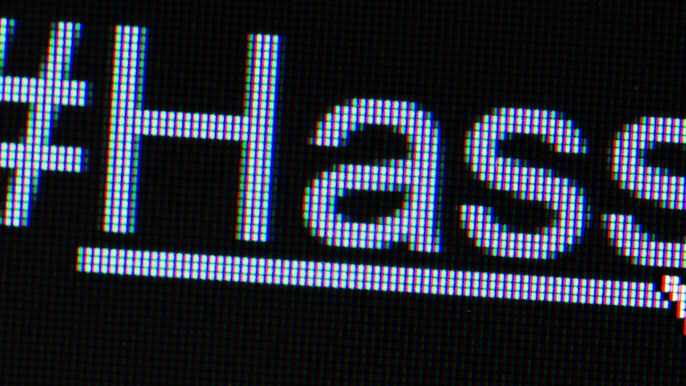 Die Bundesregierung hat mit Stimmen von CDU und SPD ein neues Gesetz zum Vorgehen gegen Hasskommentare im Internet verabschiedet. Die Bundesregierung hat mit Stimmen von CDU und SPD ein neues Gesetz zum Vorgehen gegen Hasskommentare im Internet verabschiedet.