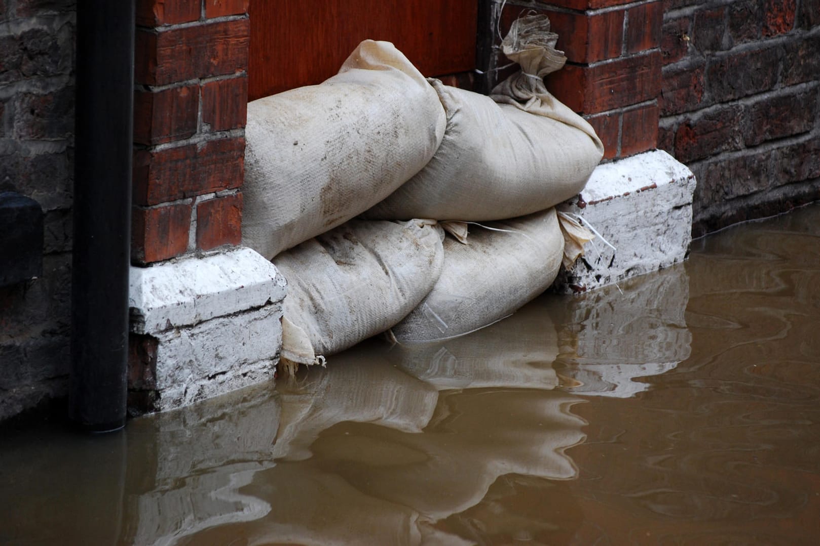 Sandsäcke bei Hochwasser