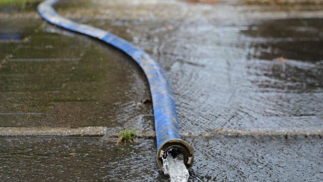 Starkregen kann dazu führen, dass Wasser in den Keller läuft.