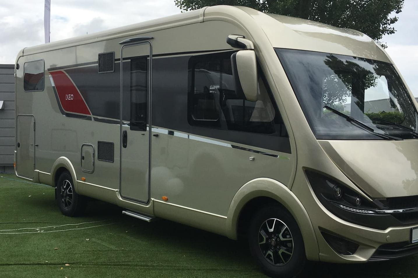 Die Ixeo-Reihe reicht vom I690G bis zum I744 mit einer Preisspanne von 72.990 bis 77.490 Euro – im Bild der I728G.