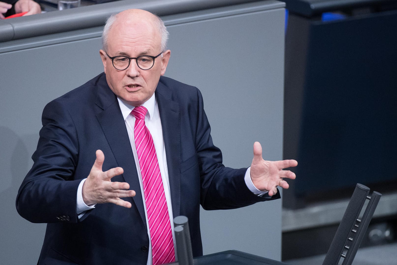 Volker Kauder, Vorsitzender der CDU/CSU-Bundestagsfraktion, erwartet Klagen und Verunsicherung nach der Entscheidung für die Ehe für alle.