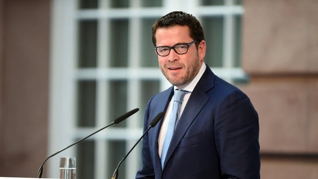 Der ehemalige Bundesverteidigungsminister Karl-Theodor zu Guttenberg im September 2016 in Berlin. Der ehemalige Bundesverteidigungsminister Karl-Theodor zu Guttenberg im September 2016 in Berlin.