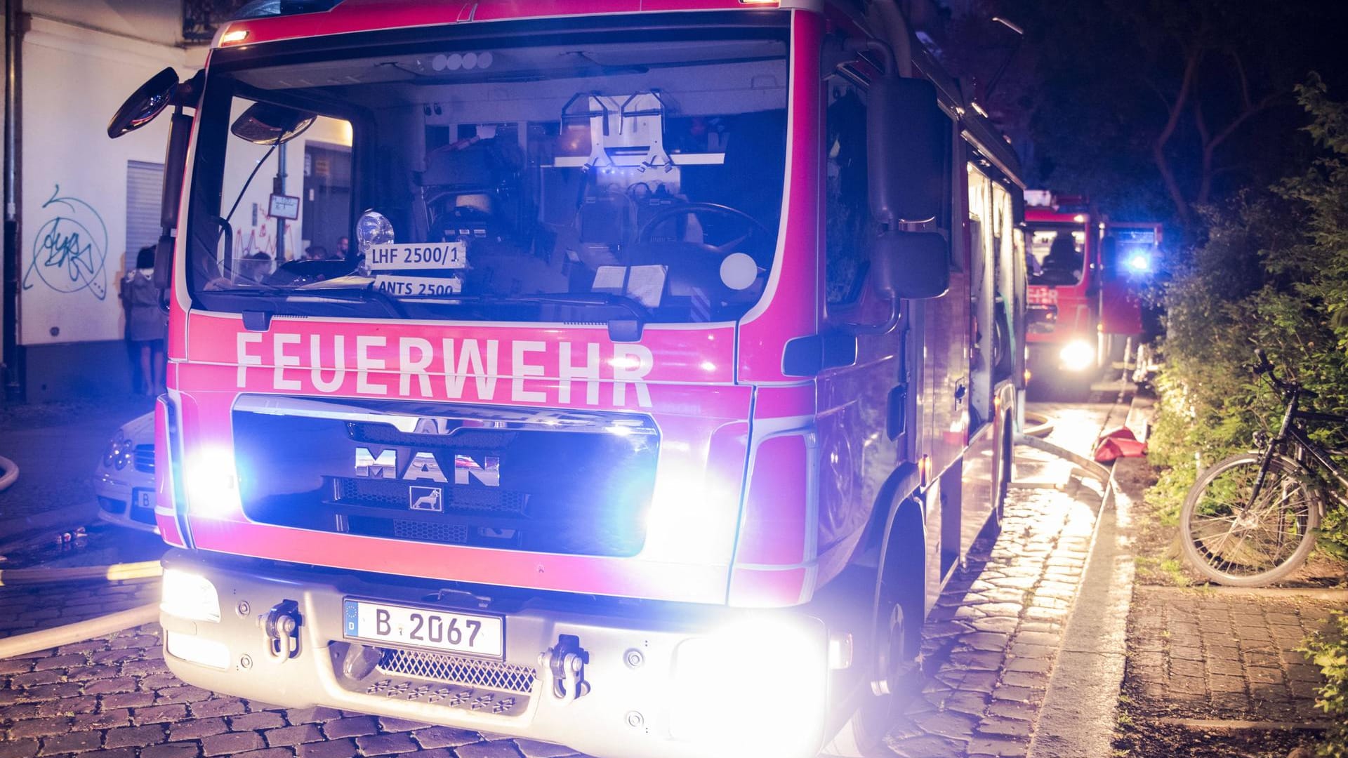 Eine verirrte Rakete sorgte auf einem Abiball für mehrere Verletzte, die Feuerwehr griff ein.