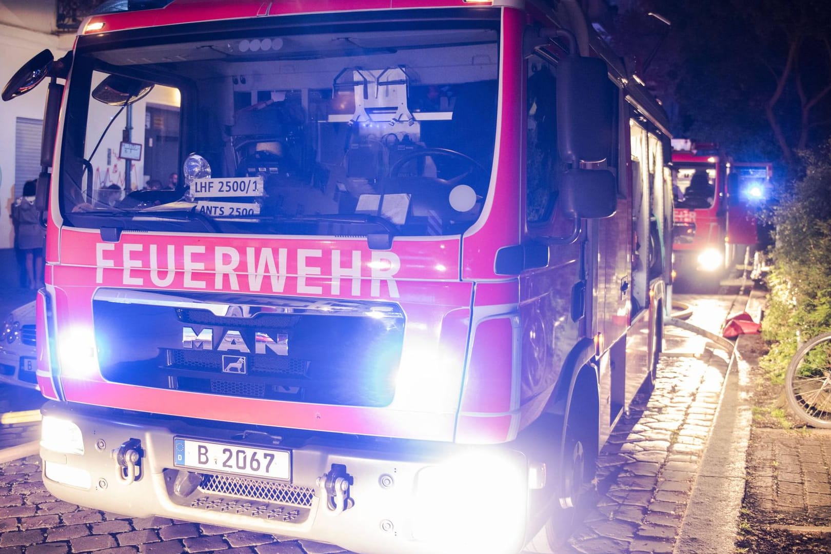 Eine verirrte Rakete sorgte auf einem Abiball für mehrere Verletzte, die Feuerwehr griff ein.