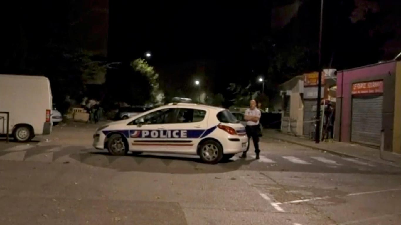 In Avignon ist es an einer Moschee zu einer Schießerei gekommen.