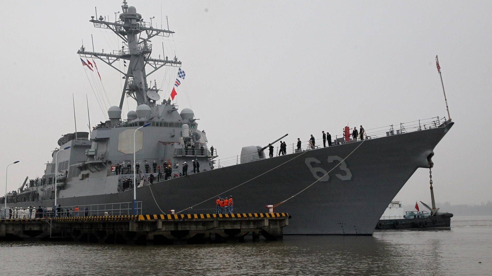 USS Stethem wurde nach Petty Officer Robert Stethem, der bei der Entführung von TWA-Flug 847 getötet wurde, benannt. USS Stethem wurde nach Petty Officer Robert Stethem, der bei der Entführung von TWA-Flug 847 getötet wurde, benannt.