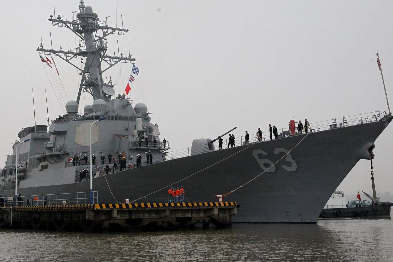 USS Stethem wurde nach Petty Officer Robert Stethem, der bei der Entführung von TWA-Flug 847 getötet wurde, benannt.