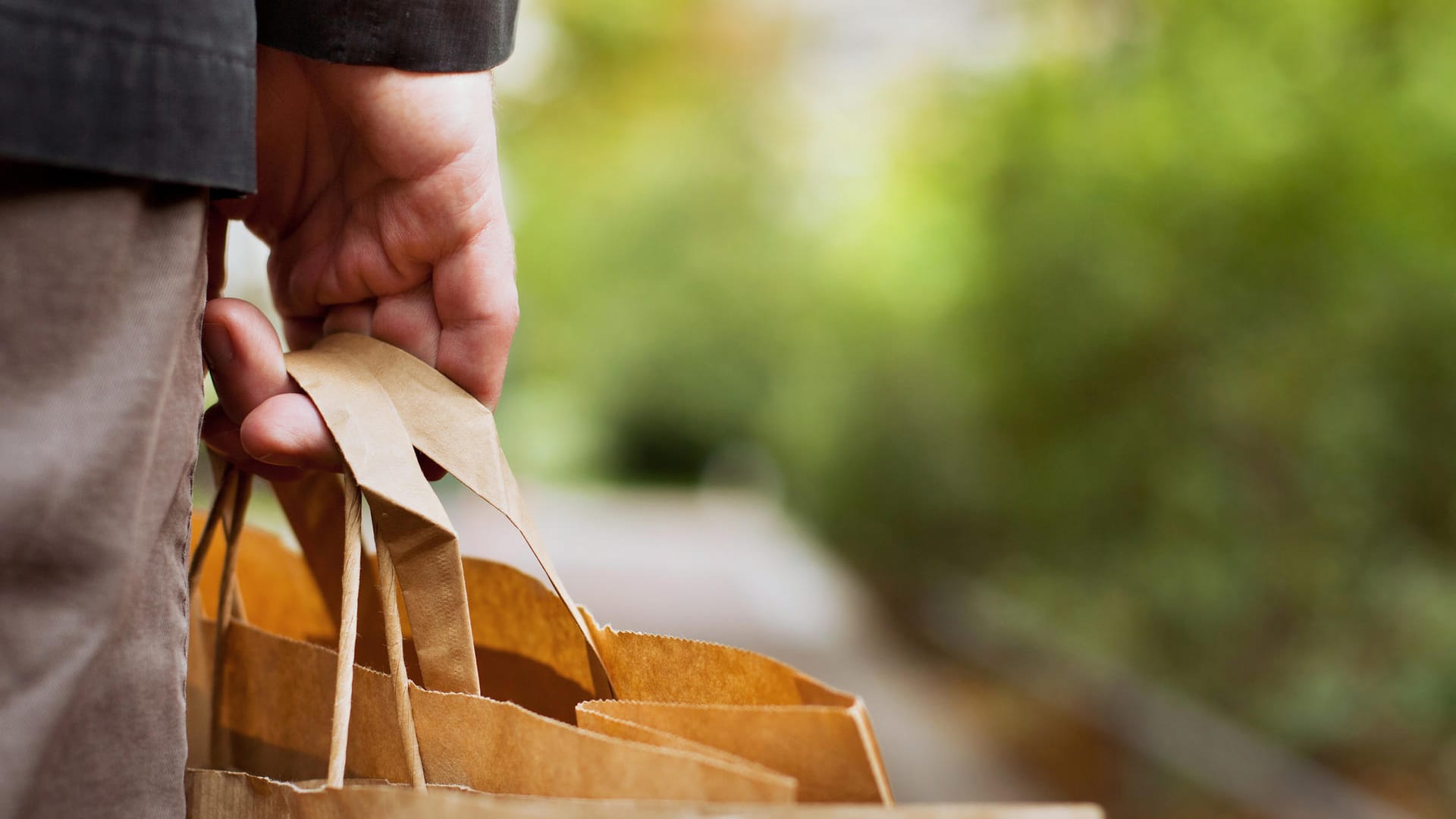 Sind Papiertüten wirklich besser als Plastiktüten?