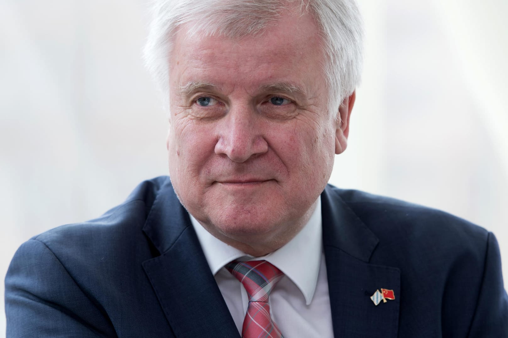 Der bayerische Ministerpräsident Horst Seehofer (CSU) erwägt eine Klage gegen die Ehe für alle.