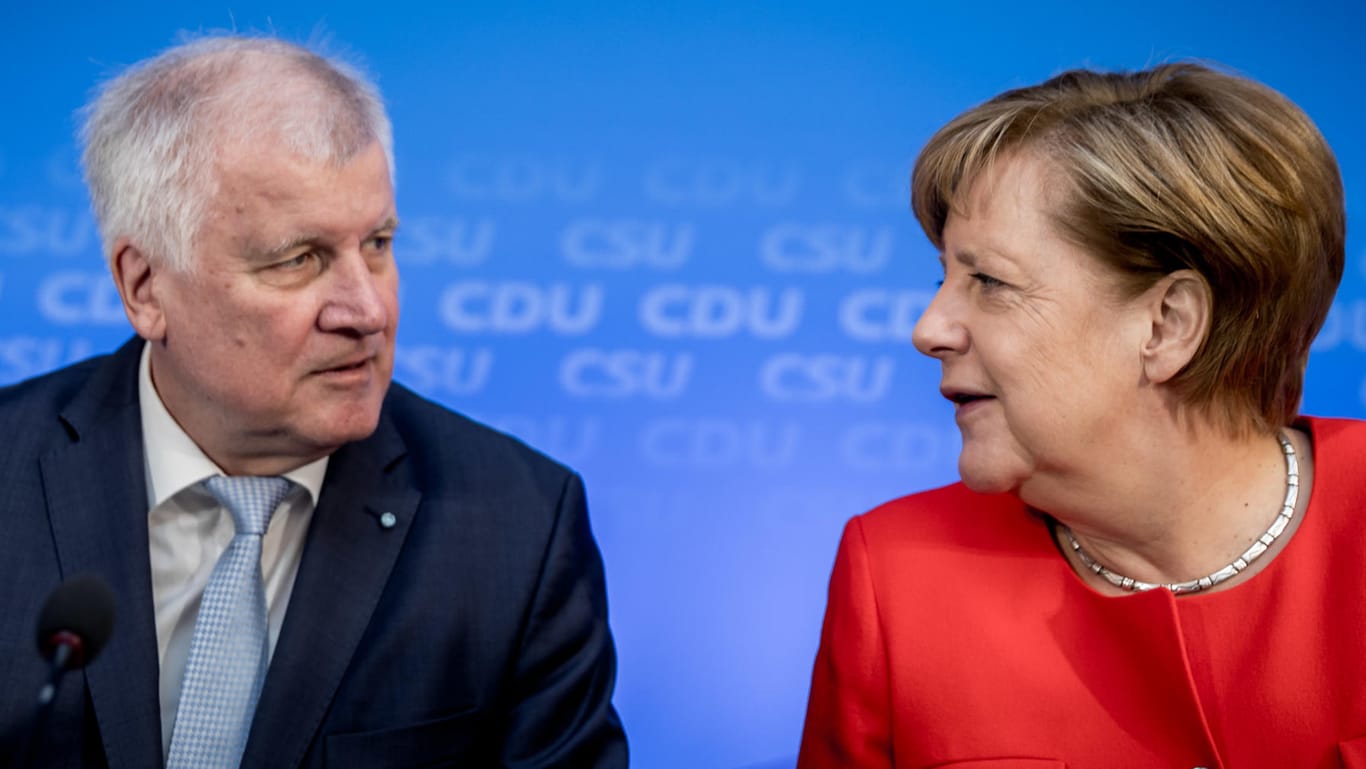 Bundeskanzlerin und CDU-Bundesvorsitzende Angela Merkel und der CSU-Vorsitzenden Horst Seehofer auf der gemeinsamen Vorstandssitzung.