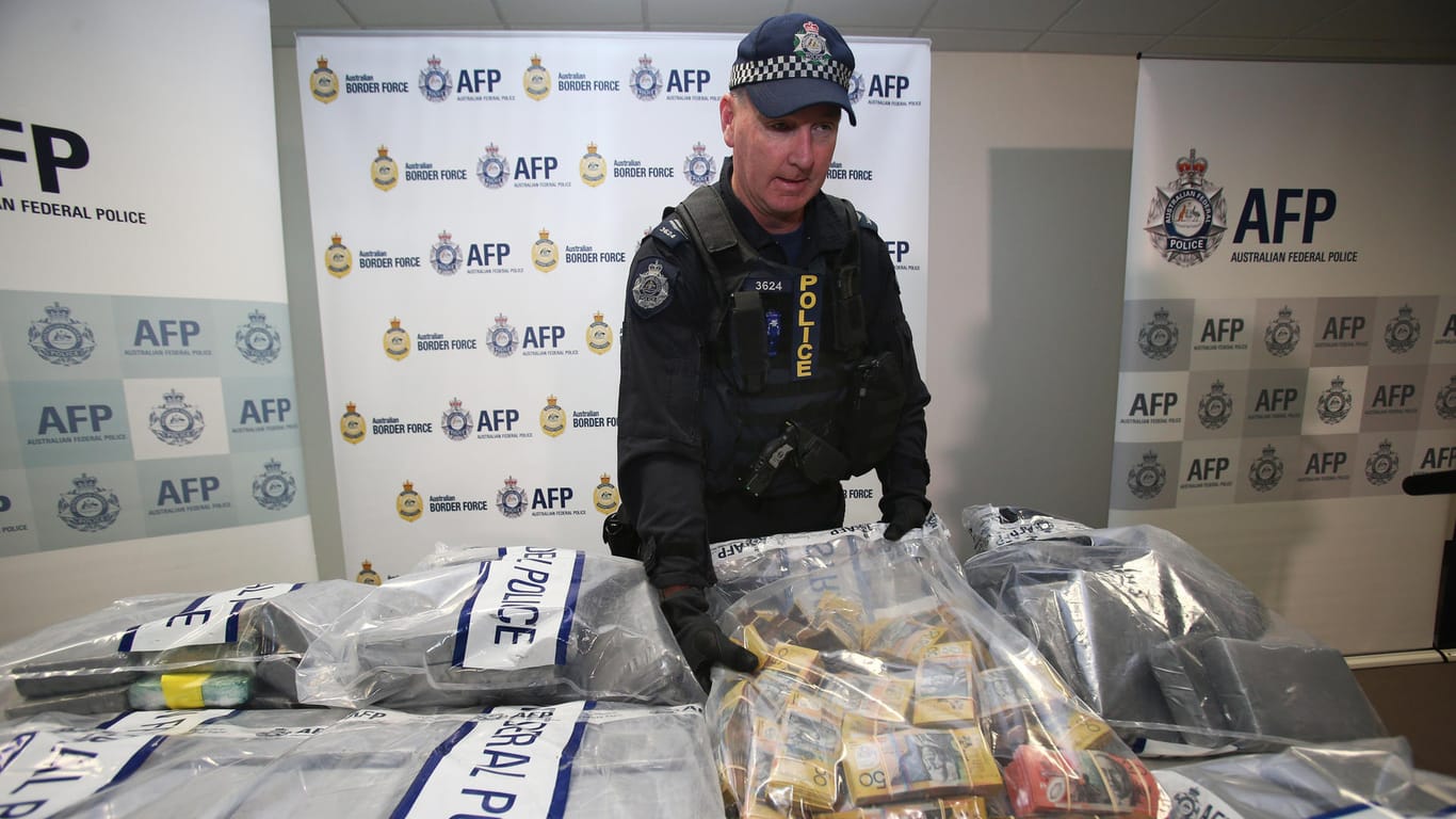 Da staunten die australischen Beamten nicht schlecht: 1,6 Millionen Dollar gut verpackt in Tüten