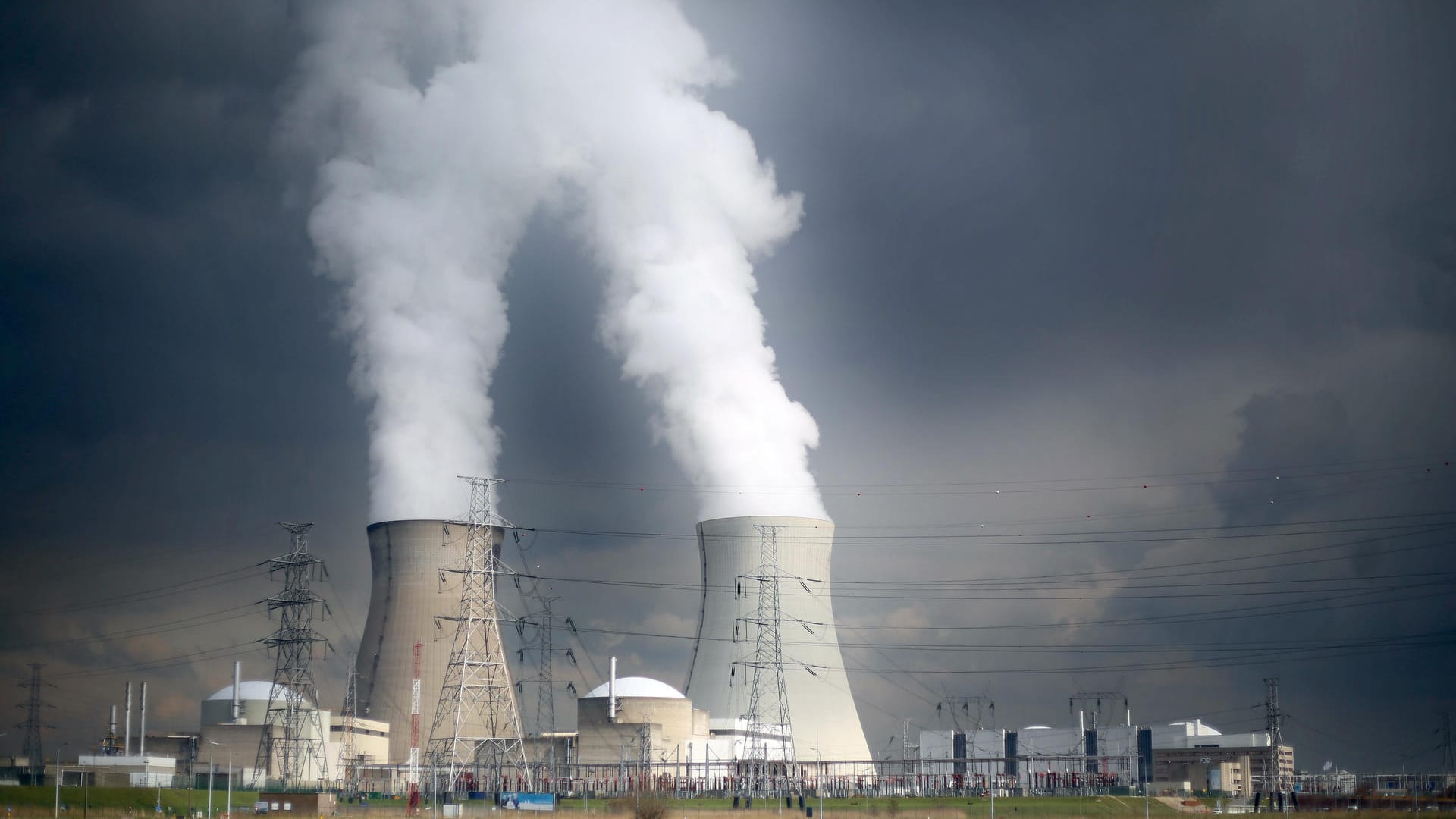 Bis 2022 sollen alle Atommeiler in Deutschland abgeschaltet werden. Bis 2022 sollen alle Atommeiler in Deutschland abgeschaltet werden.