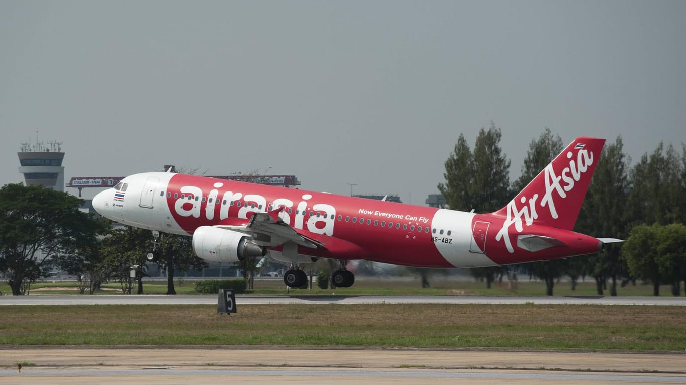 Ein A320 von AirAsia. Der Vorfall in Australien war bereits der zweite bei der Fluggesellschaft binnen weniger Wochen. (Archiv)