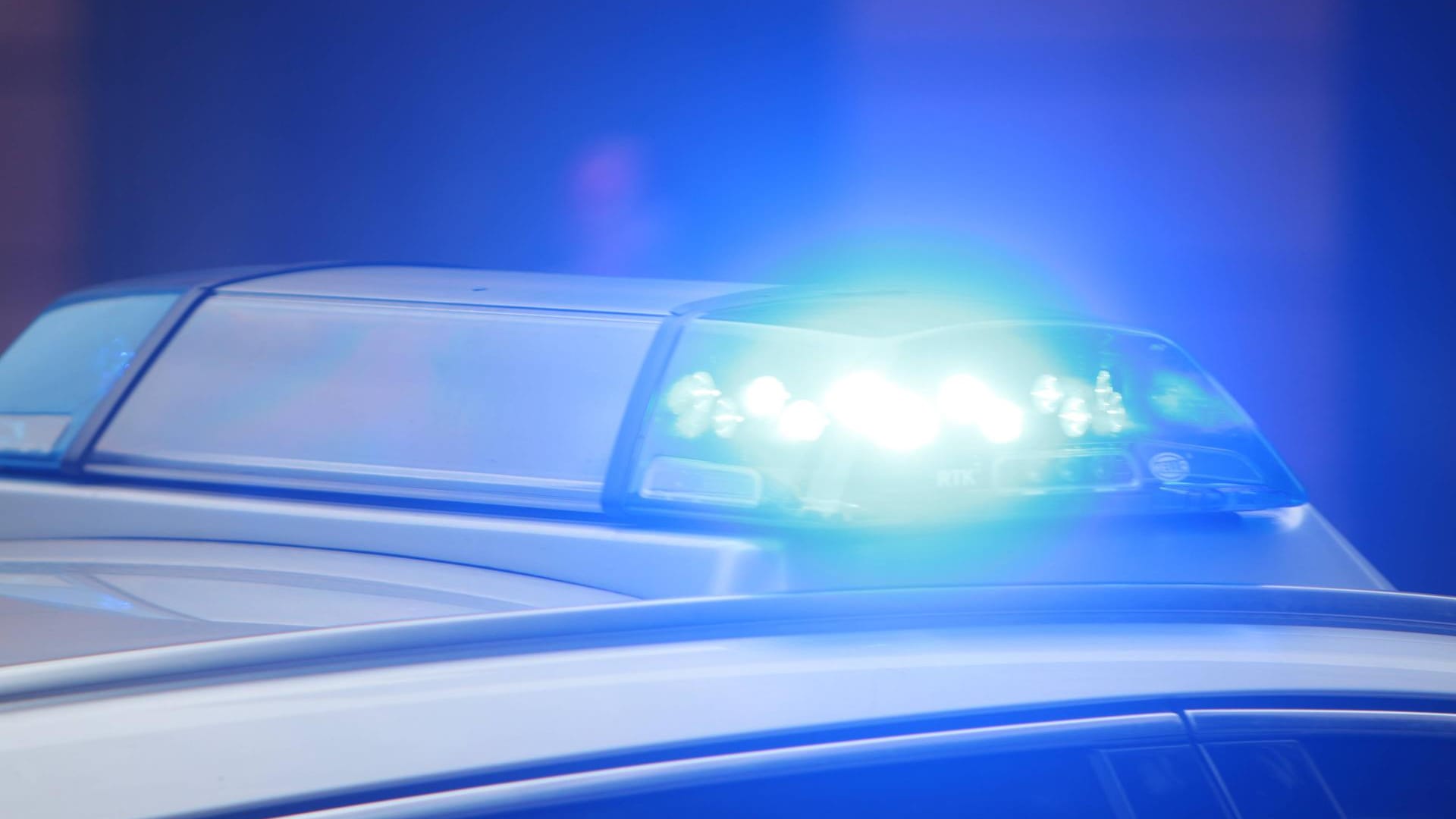 Die Polizei vor Ort geht von keinem Terroranschlag, sondern beurteilt die Lage als "Abrechnung". Die Polizei vor Ort geht von keinem Terroranschlag, sondern beurteilt die Lage als "Abrechnung".